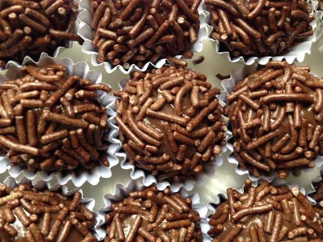 Brigadeiros veganos! Doce sabor sem sofrimento animal!